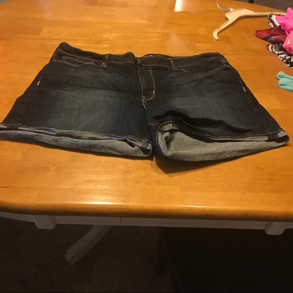 LEVI gold shorts size 22
